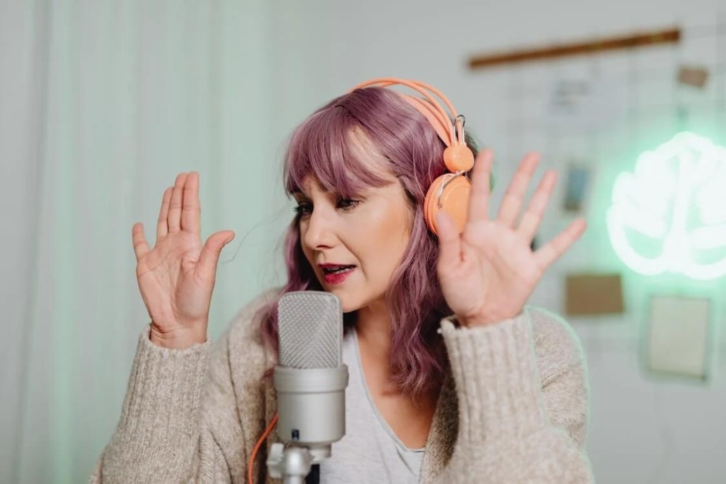 Effective Airbnb Marketing Strategy: Stand Out and Succeed - Connect with Influencers