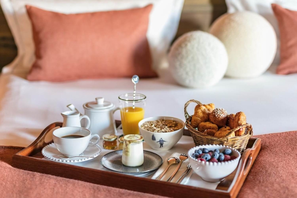 What Lessons Can Hosts Draw from the Practices of Luxury Hotels for Airbnb?