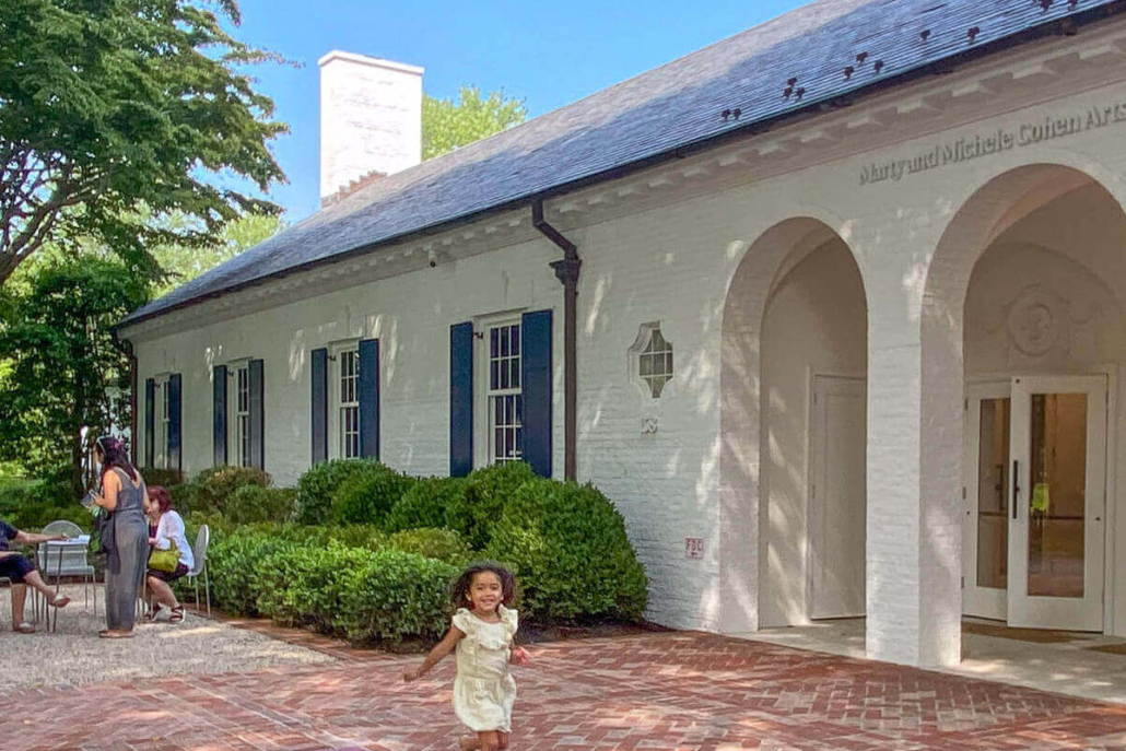 What Makes East Hampton a Great Place for Airbnb Investment?