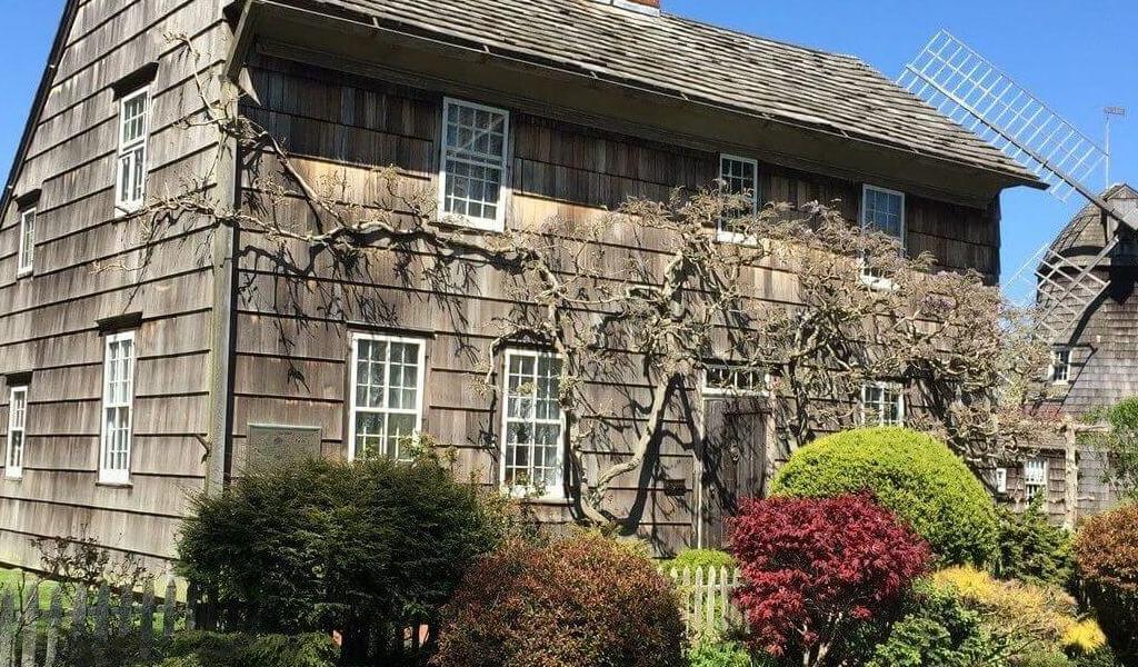What Makes East Hampton a Great Place for Airbnb Investment?