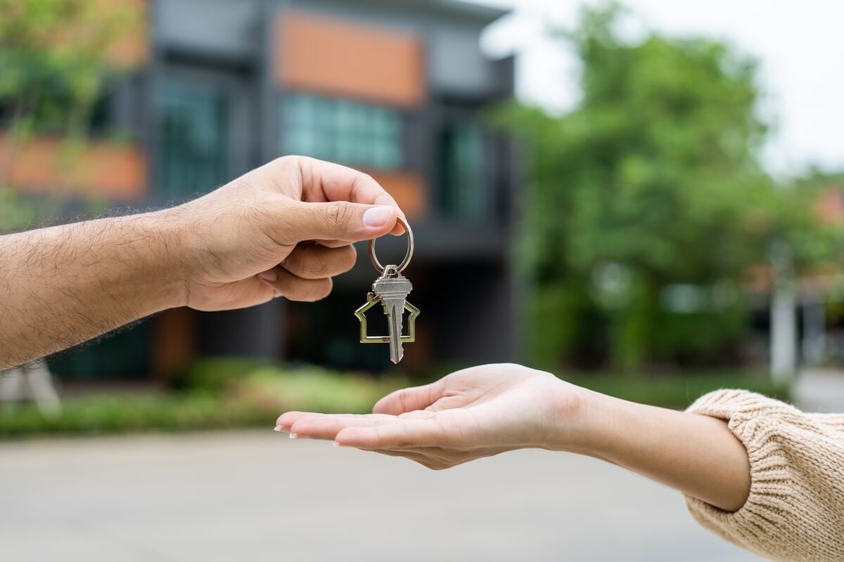Airbnb Key Exchange in Abu Dhabi