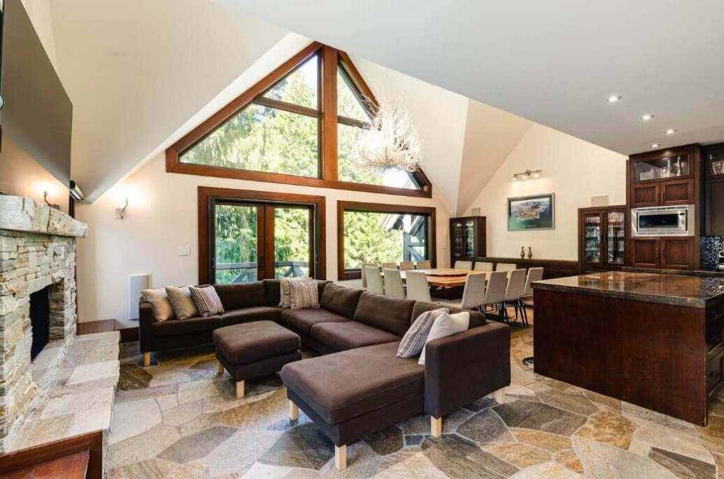 Luxury Whistler-Blackcomb Ski-In / Ski-Out Home