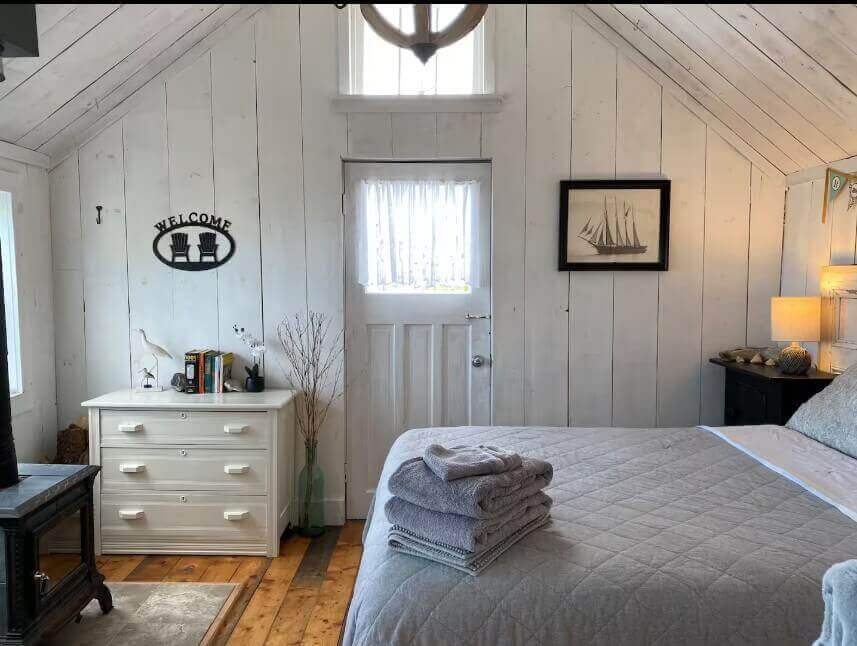 Halls Harbour BEACH HOUSE Cottage w/Hot Tub