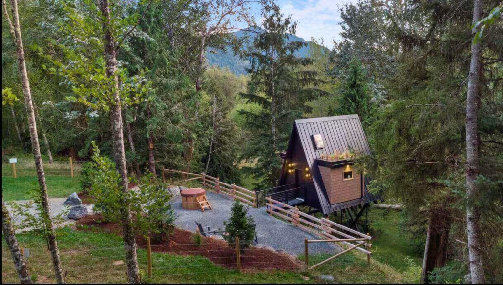 Private Modern Treehouse on Highland Farm