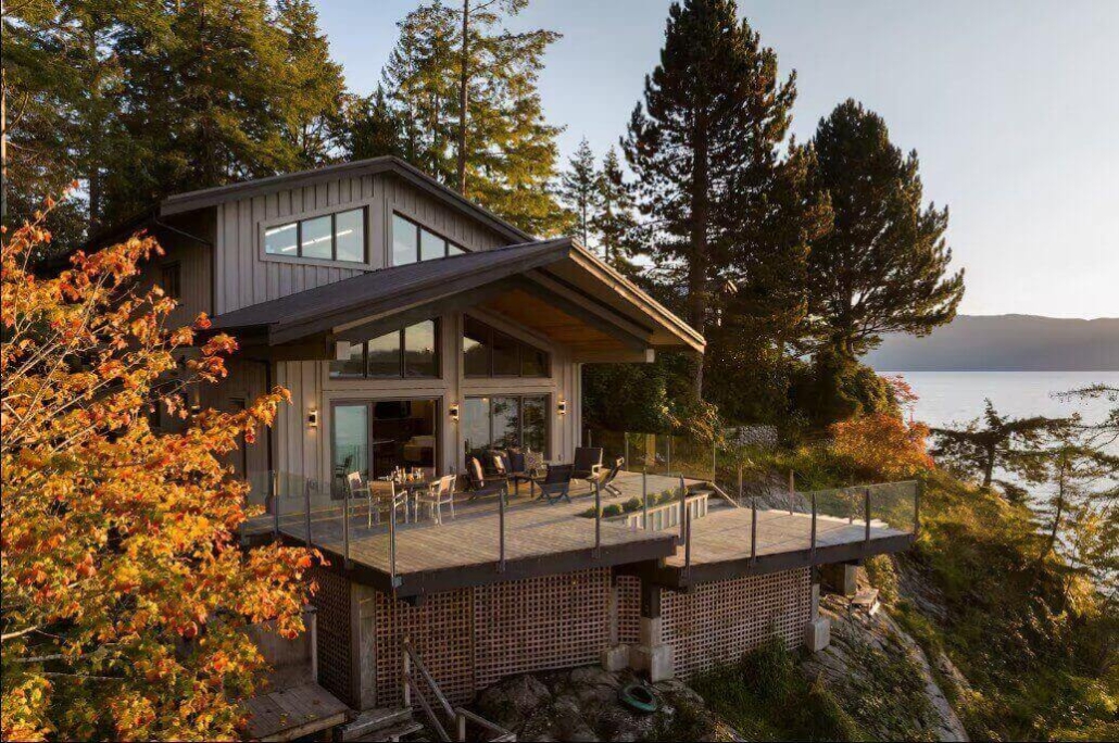 A Sublime Waterfront Perch!