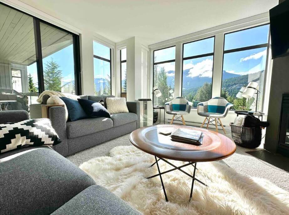 Modern 2 Bedroom with Den and Gorgeous Mountain Views
