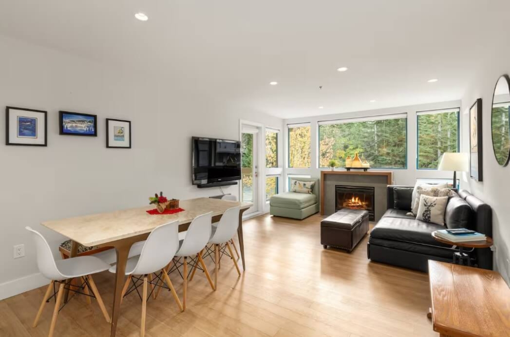 Free Parking Ski in/out quiet 2 bedrooms