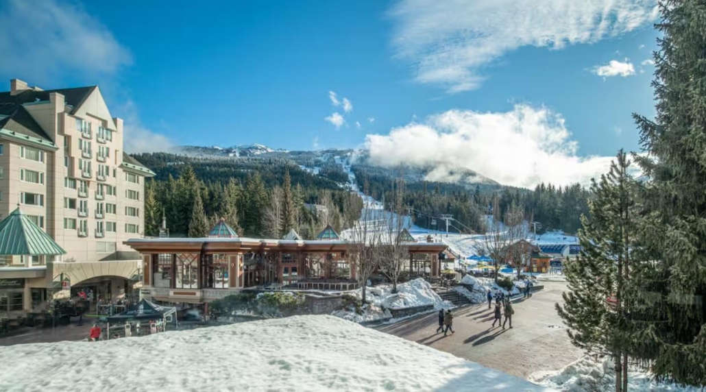 Stylish Ski-in/ Ski-out, Pool, Hot Tub