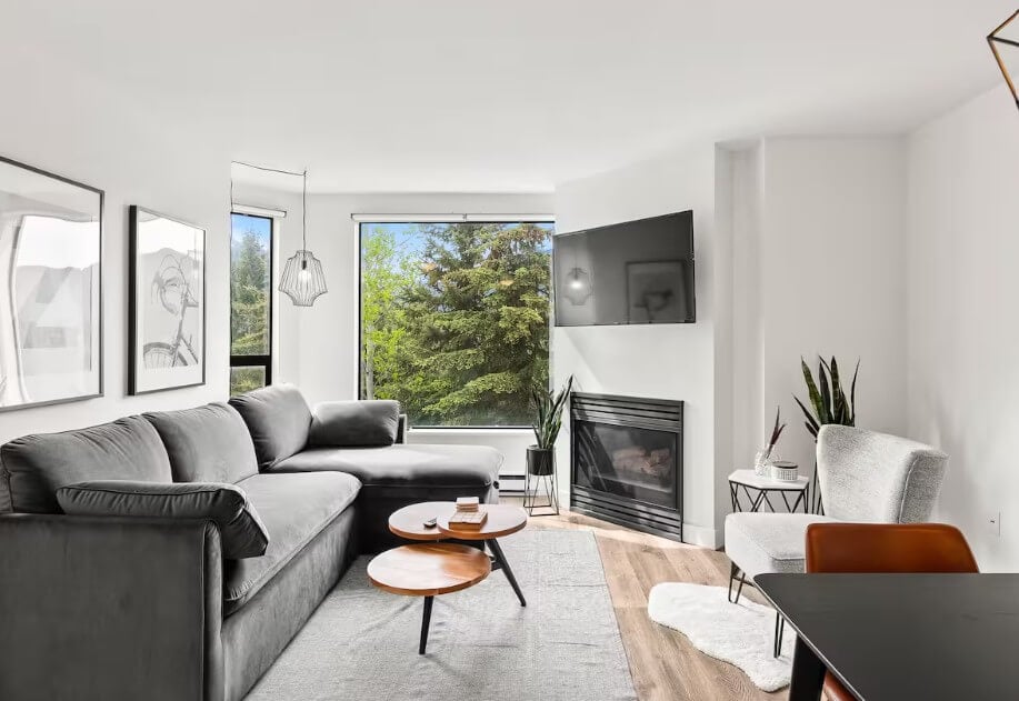 Mountain Haven: Ski In-Out Condo with Scenic Views