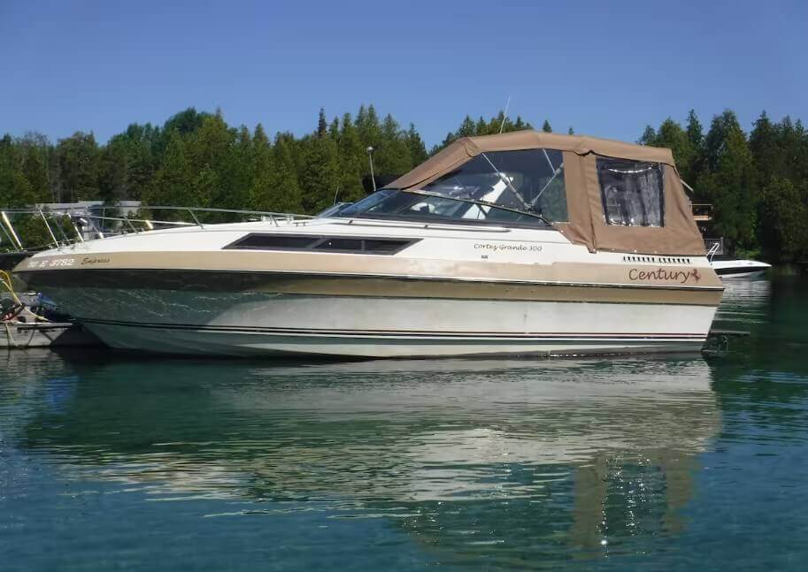 Yacht in Tobermory