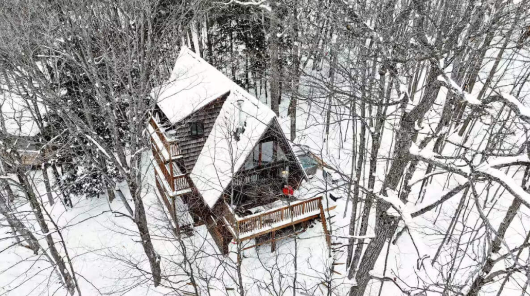 Magical TreeHouse | Hot Tub, Fireplace, Pets OK