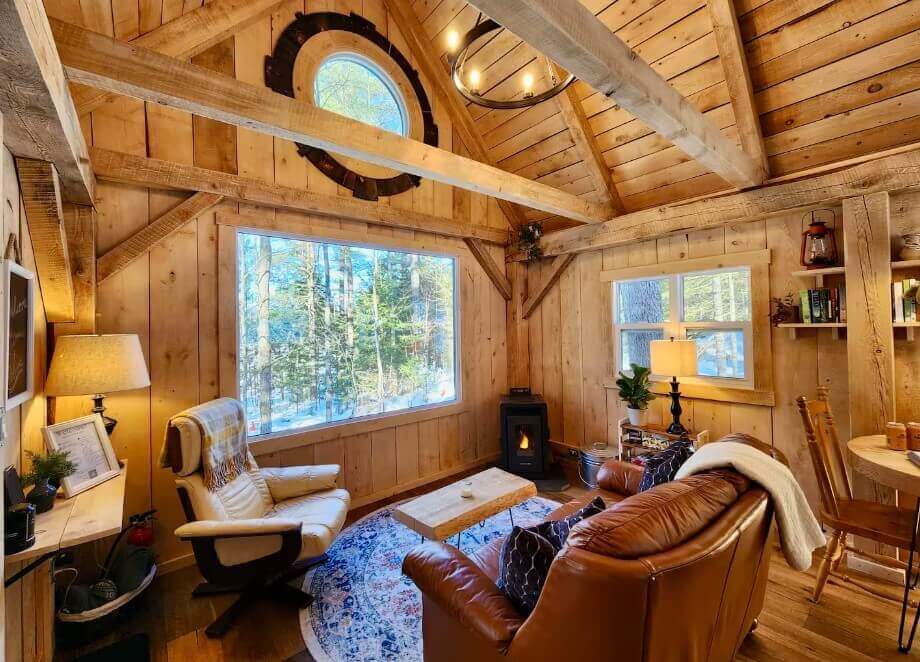 Secluded Lakeside Retreat: Atkins Hideaway