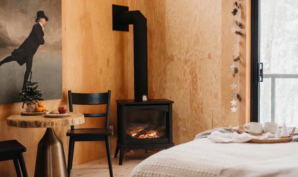 Raven's Roost: Private Luxury Treehouse with Sauna