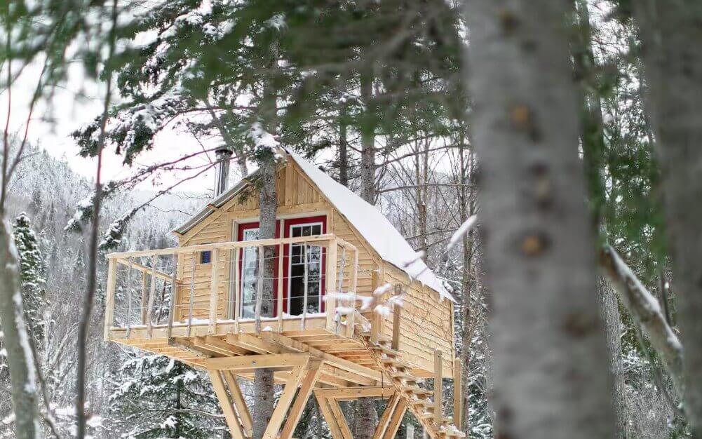 Rustic & "Off-Grid" Treehouse in Gaspésie
